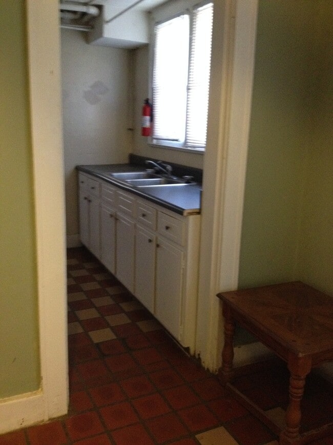 Building Photo - 1 BD, 1 BA in the City of Maryville