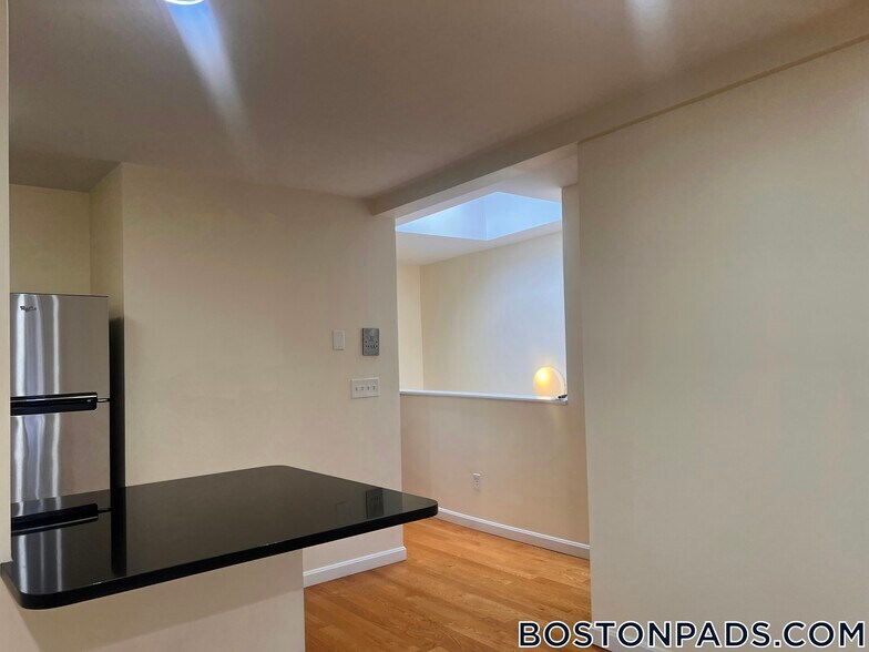 Building Photo - 57 Dudley St