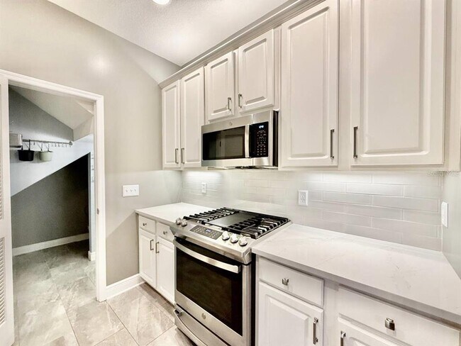 Building Photo - 2920 W El Prado Blvd