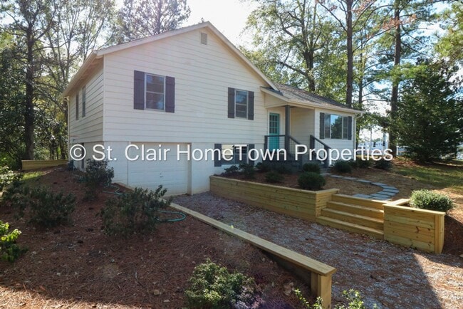 Building Photo - Adorable Pell City Home