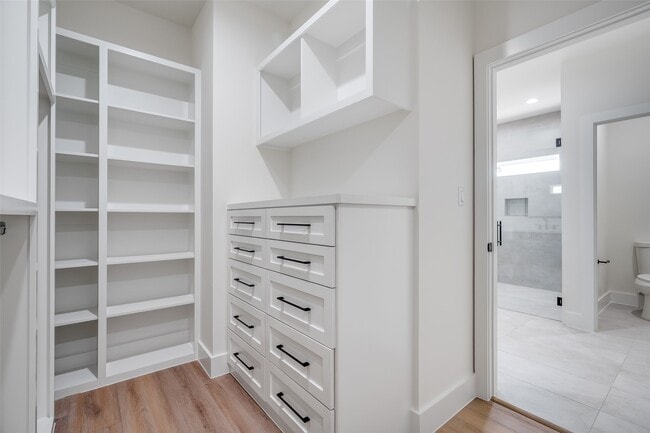 Building Photo - 112 Tolima Dove St