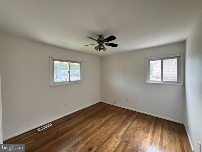Building Photo - 810 Booker Pl