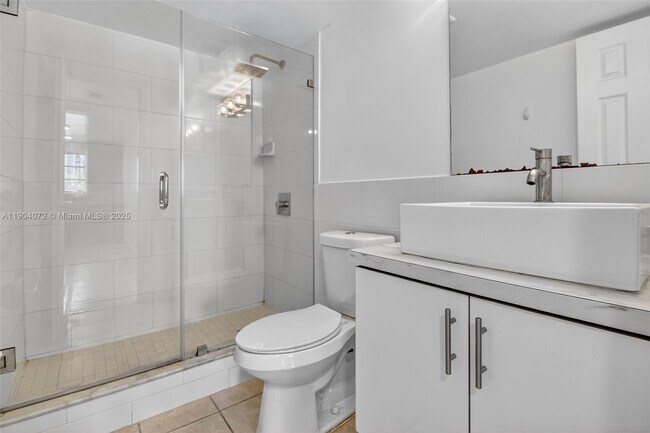 Building Photo - 500 NE 26th St