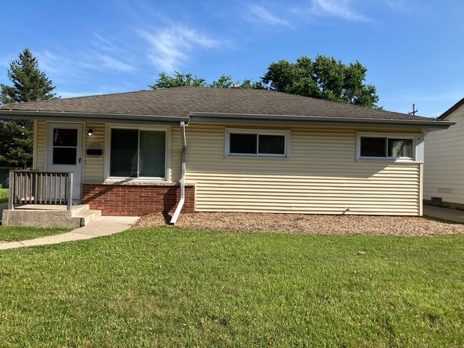 Primary Photo - Single Family 3 Bedroom Home