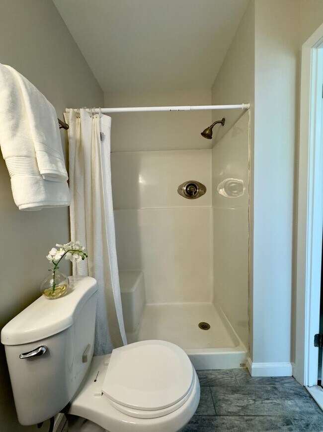 Building Photo - Charming 3 Bedroom/2 Full Bath/2 Half Bath Townhome in Parkville, MD!