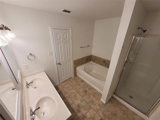 Building Photo - 12632 Kingsgate Dr