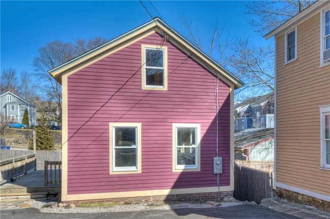 Building Photo - 30 Queen St