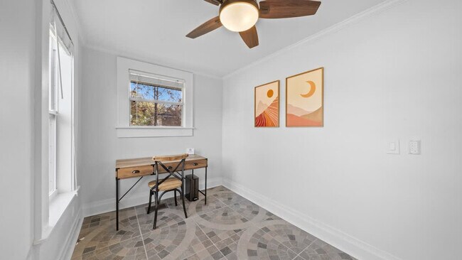 Building Photo - 720 1/2 West Woodlawn Avenue-SI ID1271939P