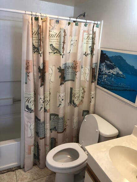 2 full baths - 1605 S Ocean Blvd