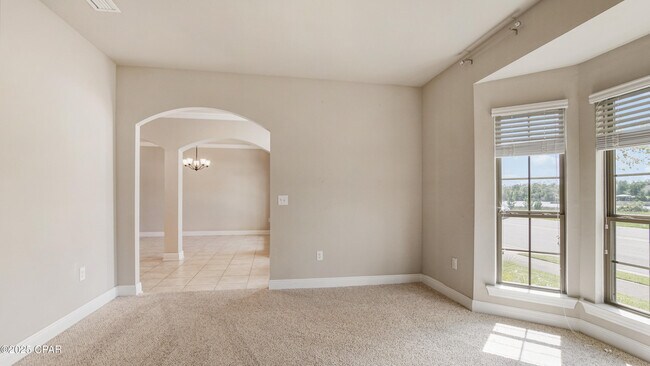Building Photo - 221 S Shoreview Dr