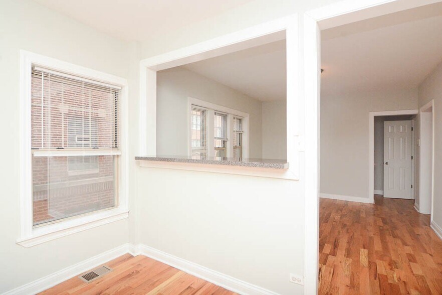 Building Photo - 631 W Barry Ave