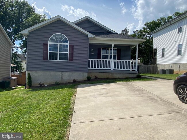 Primary Photo - 321 Stickley St