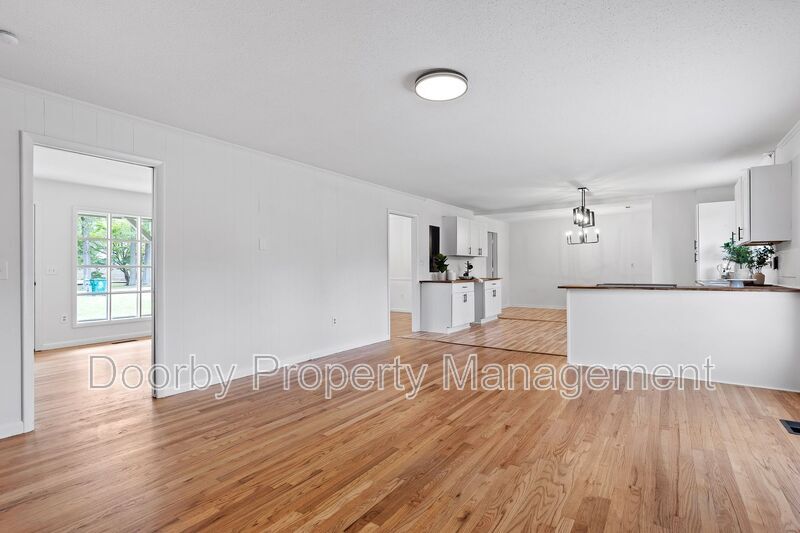 Building Photo - 841 Kay Cir