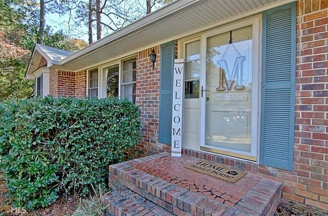 Building Photo - Perfect Peachtree City Location, 3 Bedroom...