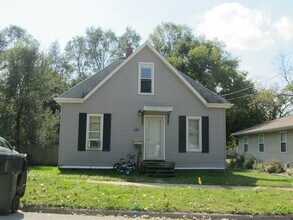 Building Photo - 2 BR HOUSE - $825/mo -