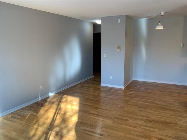 Building Photo - 520 Ridgewood Ave