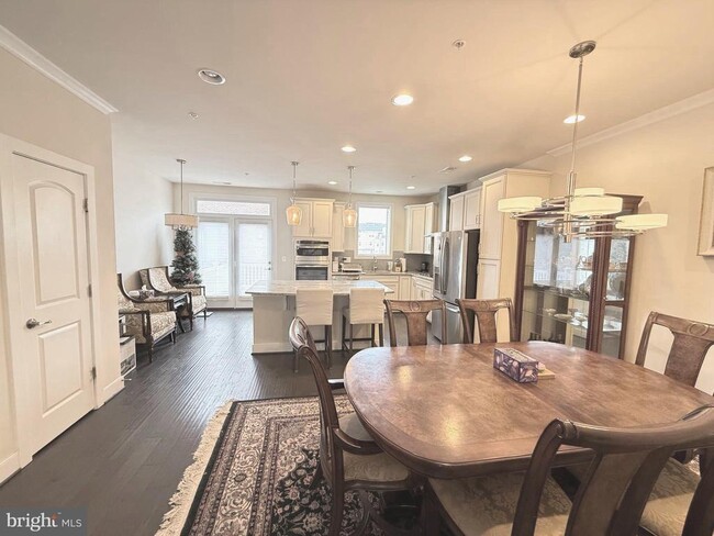 Building Photo - 321 Hendrix Ave