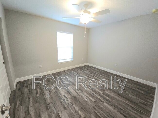 Building Photo - 17 Oak Trail