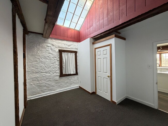 Building Photo - Unique 3 Bedroom with Den in Historic Building on Germantown Pike!