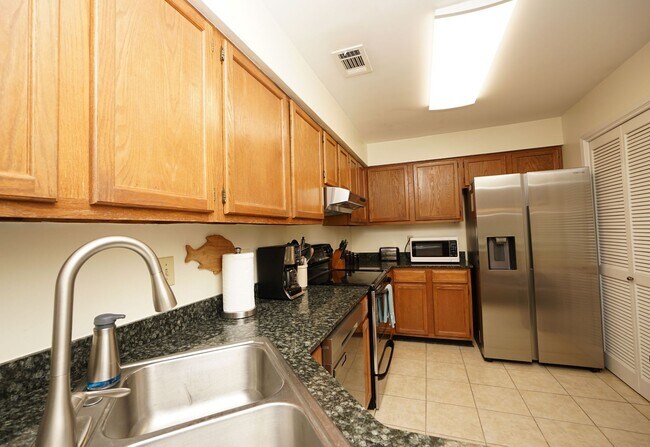 Building Photo - First Floor Condo in Bluewater Bay