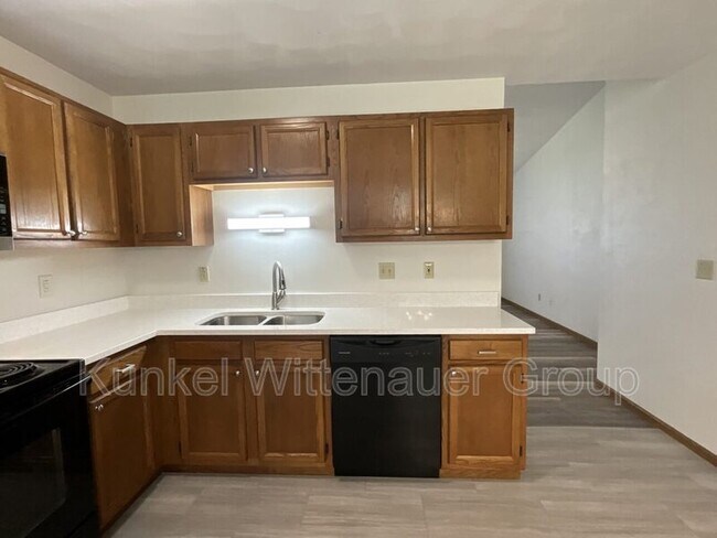Building Photo - 611 Carol Ann Dr