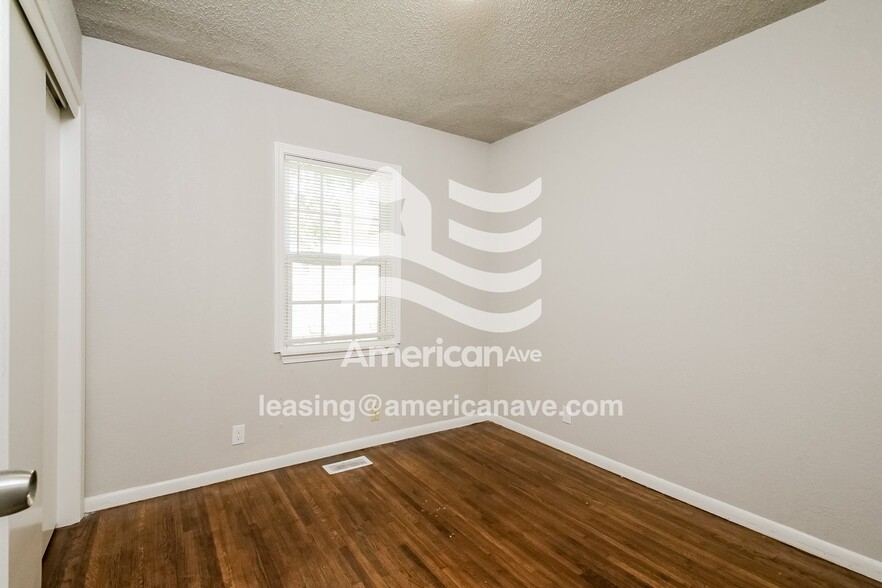 Building Photo - 875 E 53rd St N