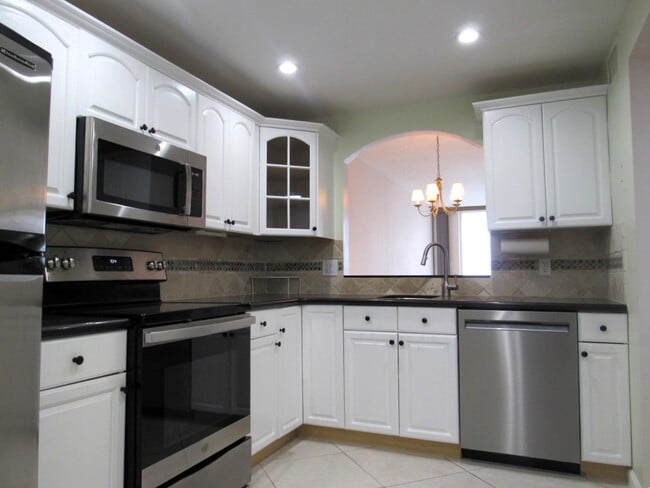 Building Photo - 3580 S Ocean Blvd