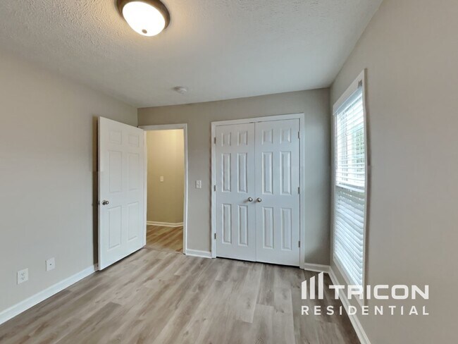 Building Photo - 3508 Oak Creek Dr