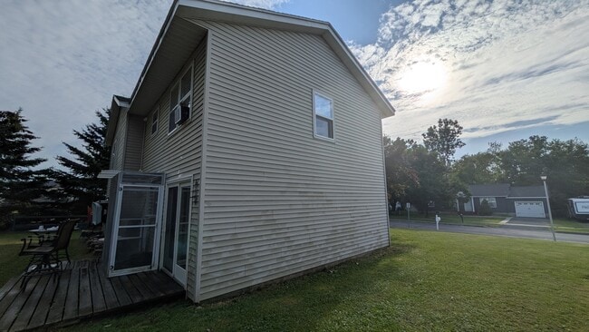 Building Photo - 1158 Superior St