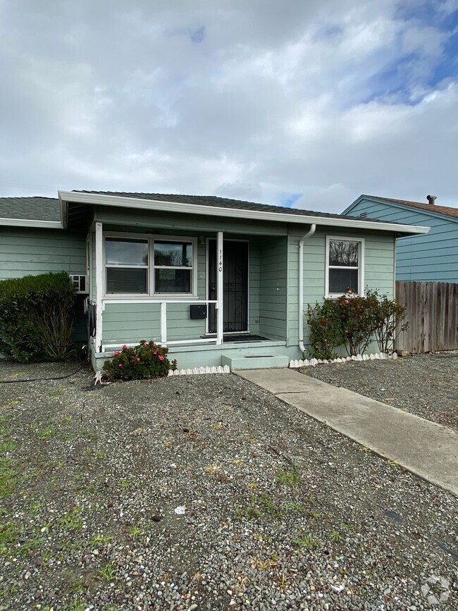 Building Photo - Rent Reduction!! 1bed/1bath Duplex within ...