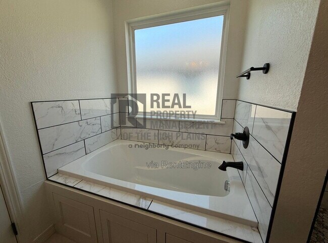 Building Photo - 2109 Freedom Dr
