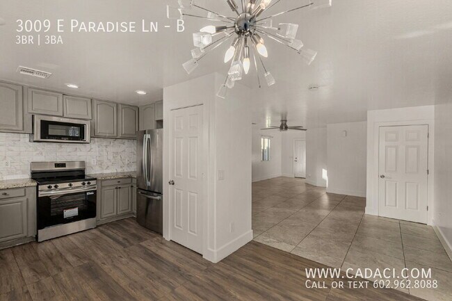 Building Photo - 3009 E Paradise Ln