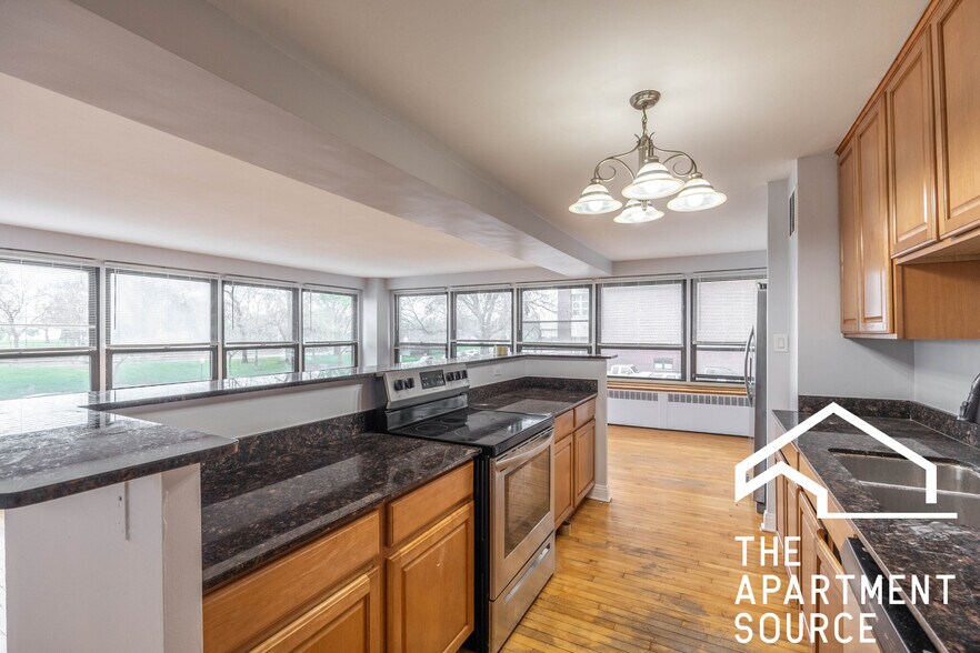 Building Photo - 4180 N Marine Dr