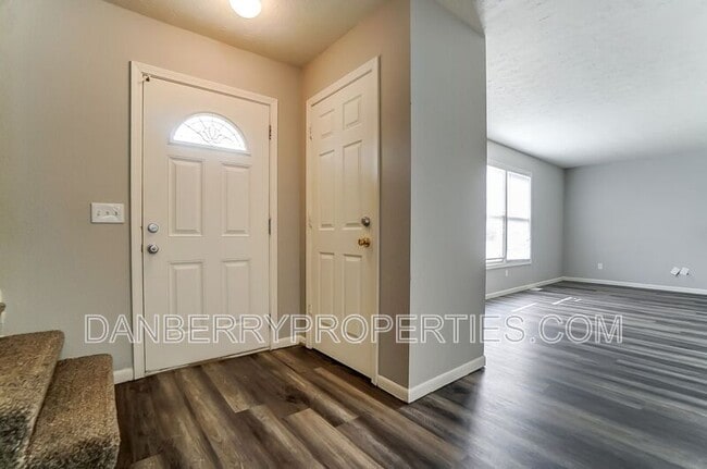 Building Photo - 1103 Searles Rd