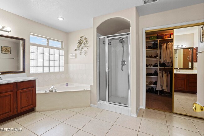 Building Photo - 1091 Los Moros Dr