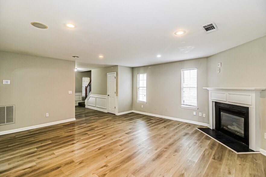 Building Photo - 120 Emporia Loop