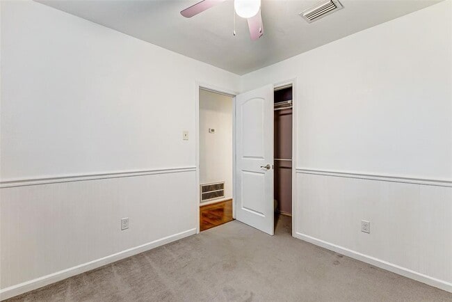 Building Photo - 471 El Toro Ln