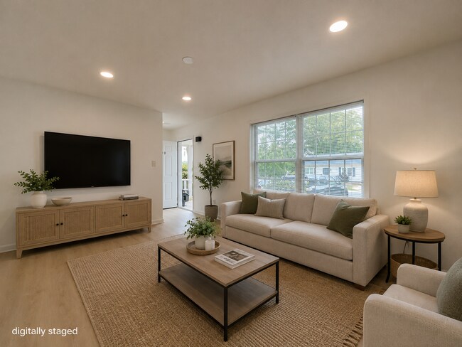 Building Photo - Newly Remodeled 3BR/1.5BA Duplex in Huntersville