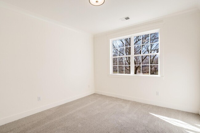 Building Photo - 1117 E Irvin Dr