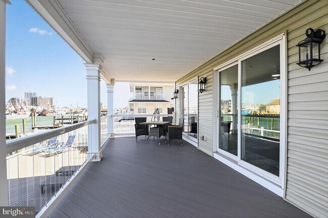 Building Photo - 739 N Massachusetts Ave