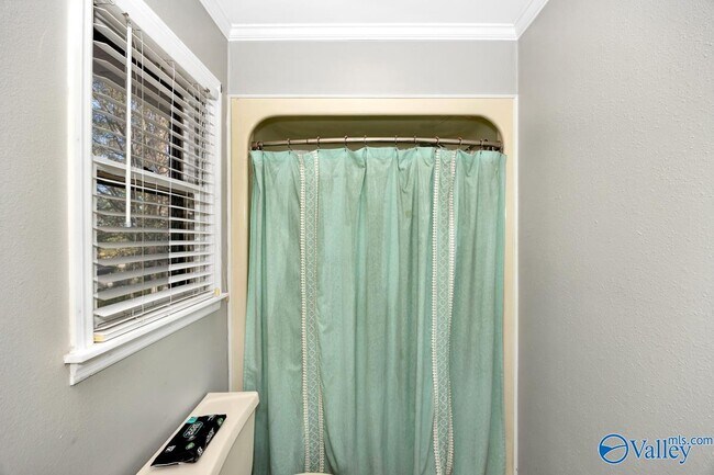 Building Photo - 404 Cloverleaf Dr