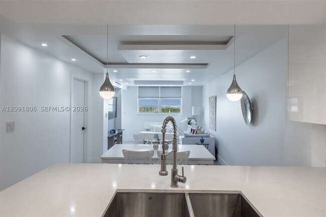 Building Photo - 1003 N Miami Beach Blvd