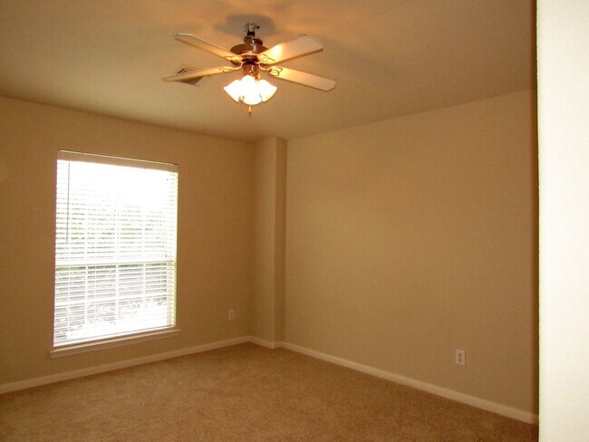 Building Photo - 21315 Bella Mountain Dr