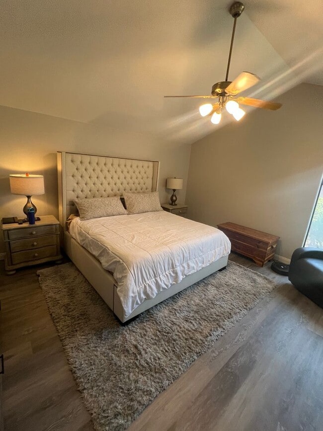 Building Photo - A Fabulous 2 Bedroom Single story Townhome Close to UNLV and Airport