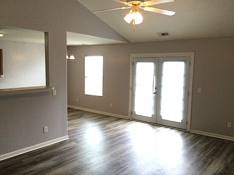 Building Photo - 422 Sea Breeze Dr