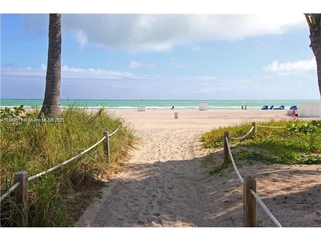 Building Photo - 1623 Collins Ave