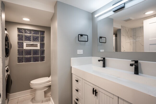 Building Photo - 4624 N Springfield Ave