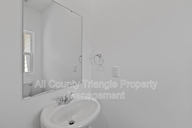 Building Photo - 3105 Vitner Dr