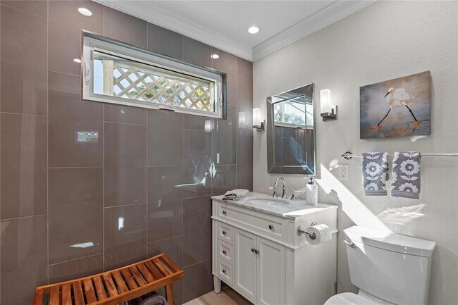 Building Photo - 135 93rd Ave