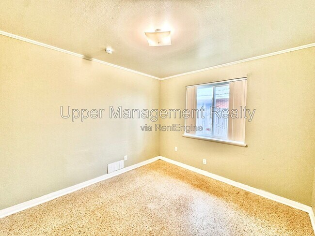 Building Photo - 2655 Hyman Pl